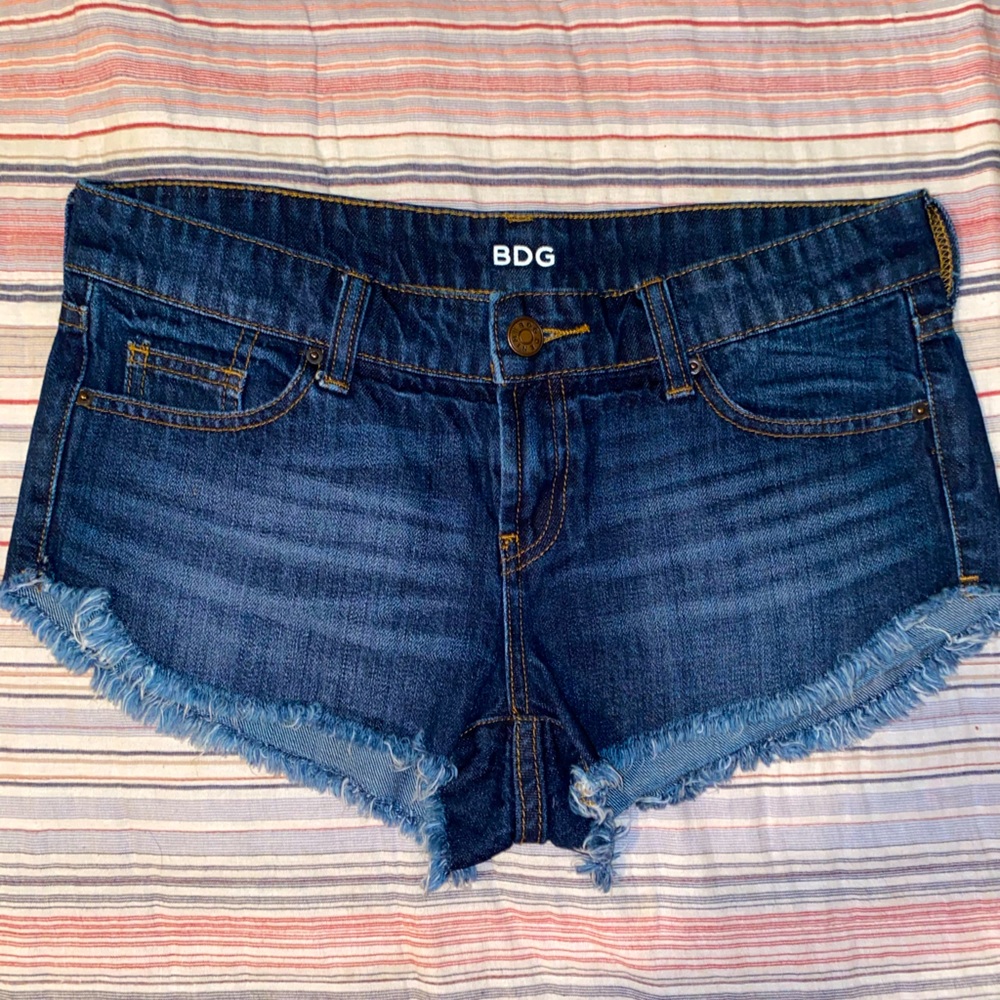 Urban Outfitters BDG Jean Shorts low rise dolphin W26